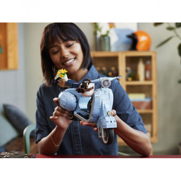 Конструктор LEGO Коллекционные наборы 10298 Vespa 125 в Таганроге