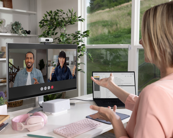 Веб-камера Logitech Brio 500, белый в Таганроге