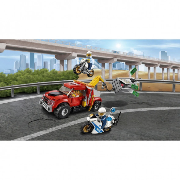 Конструктор LEGO City Police 60137 Побег на буксировщике в Таганроге