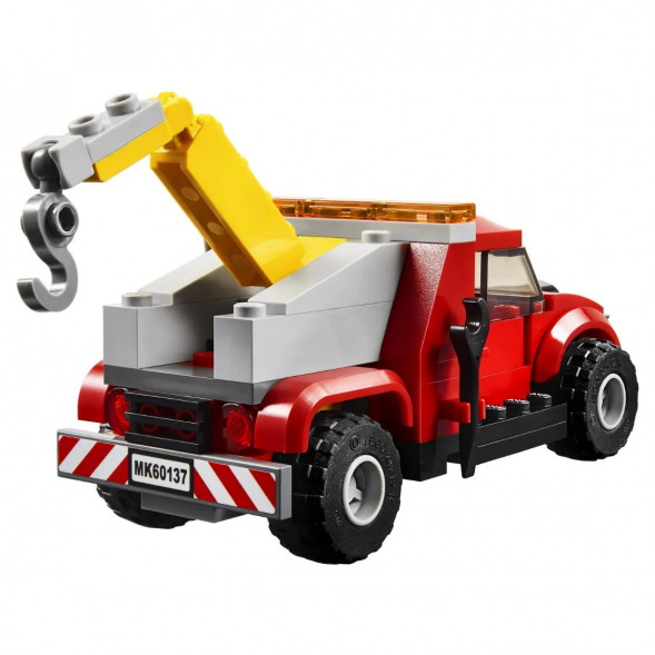 Конструктор LEGO City Police 60137 Побег на буксировщике в Таганроге