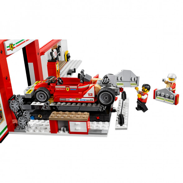 Конструктор LEGO Speed Champions 75889 Гараж Ferrari в Таганроге